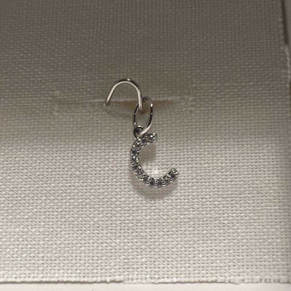 Pavé ‘C’ Charm